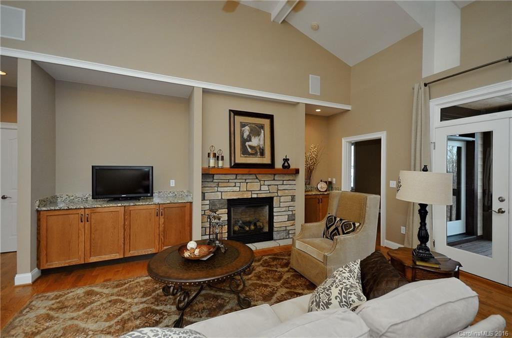 25 Linden Turn - Photo 3