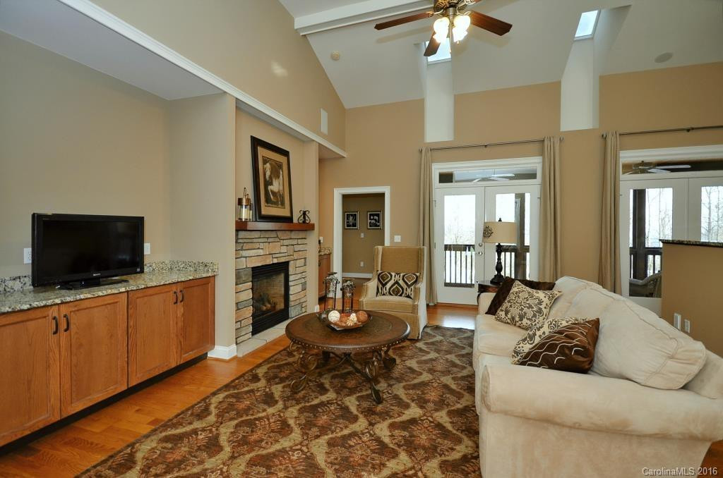 25 Linden Turn - Photo 4