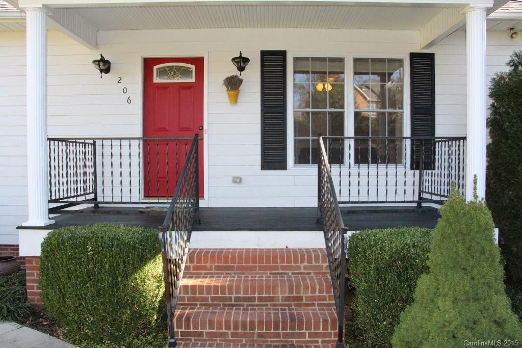 206 Springwood Drive - Photo 2