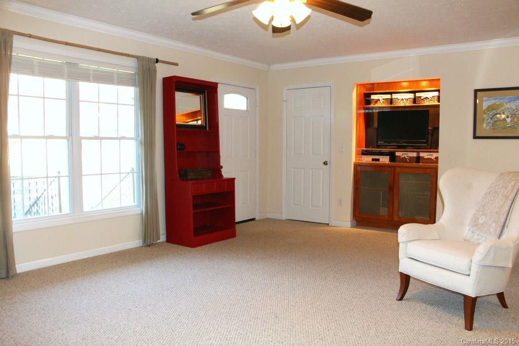 206 Springwood Drive - Photo 3