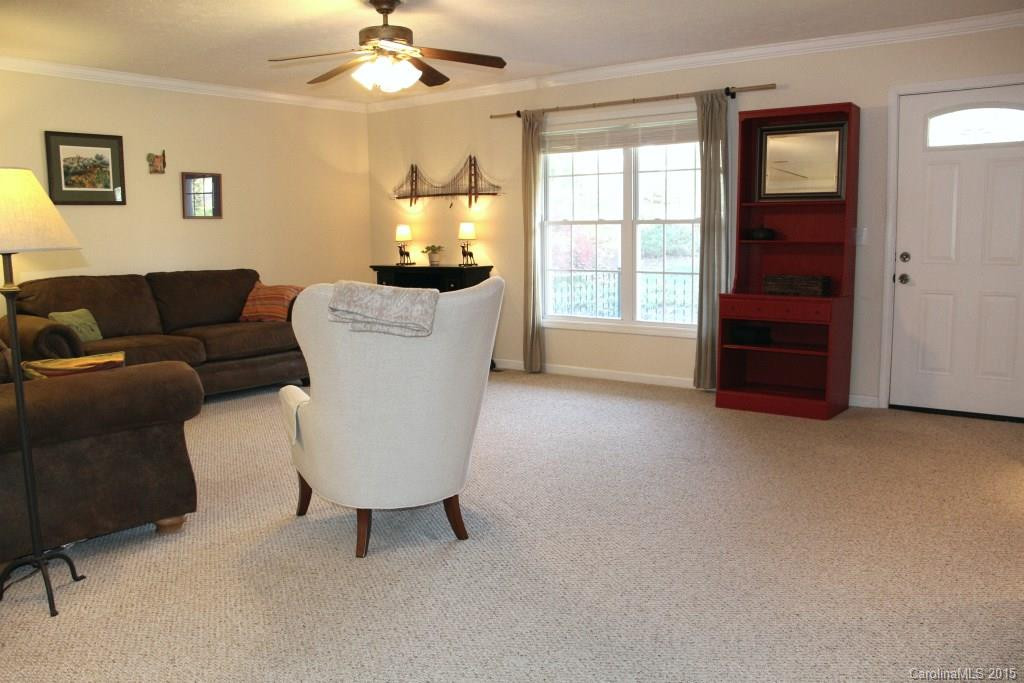 206 Springwood Drive - Photo 4