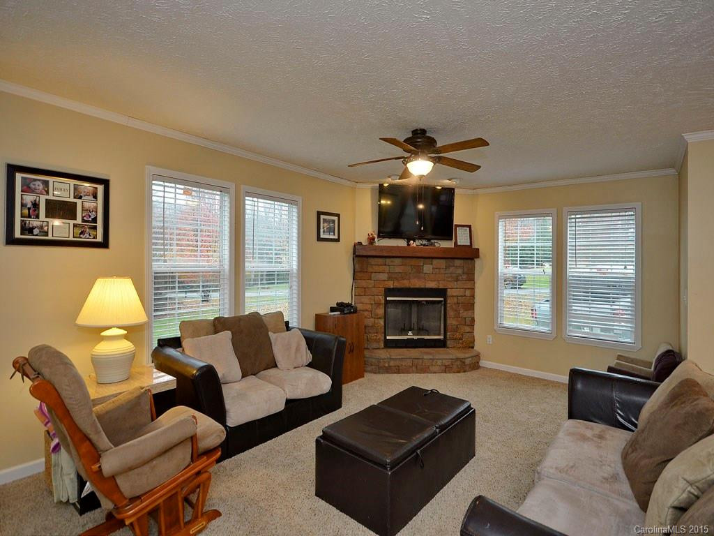 481 Katie Drive - Photo 2