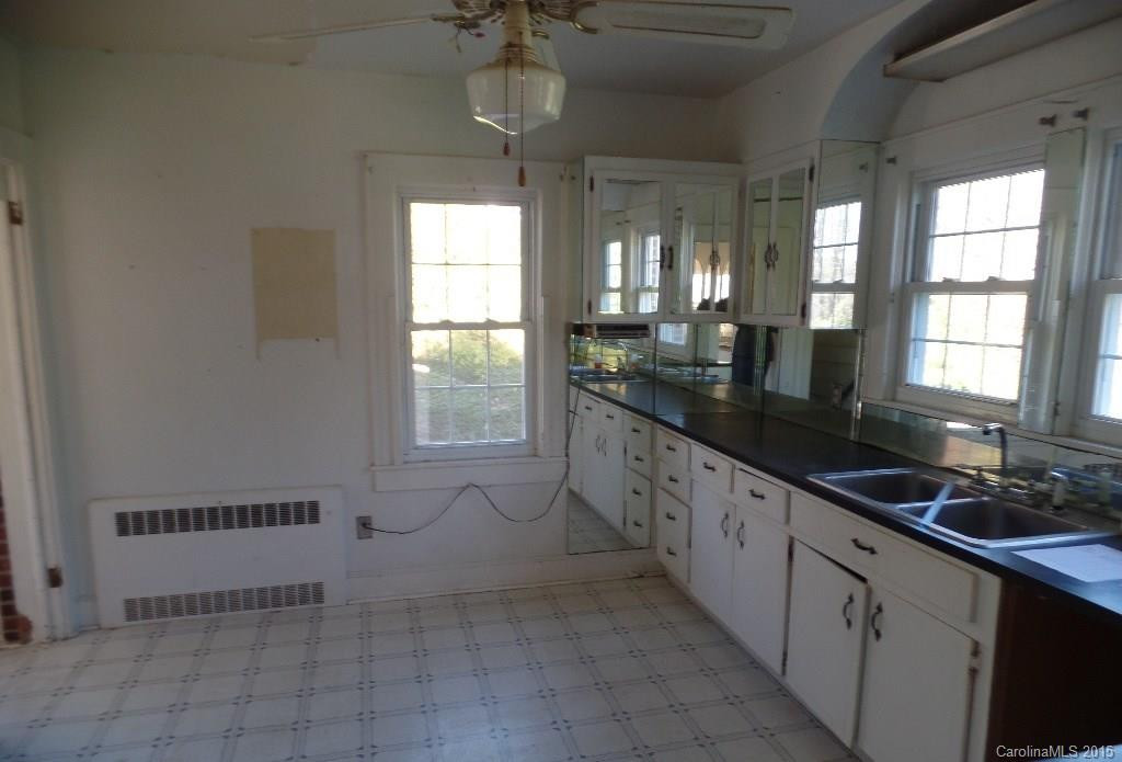 442 Hillcrest Circle - Photo 2