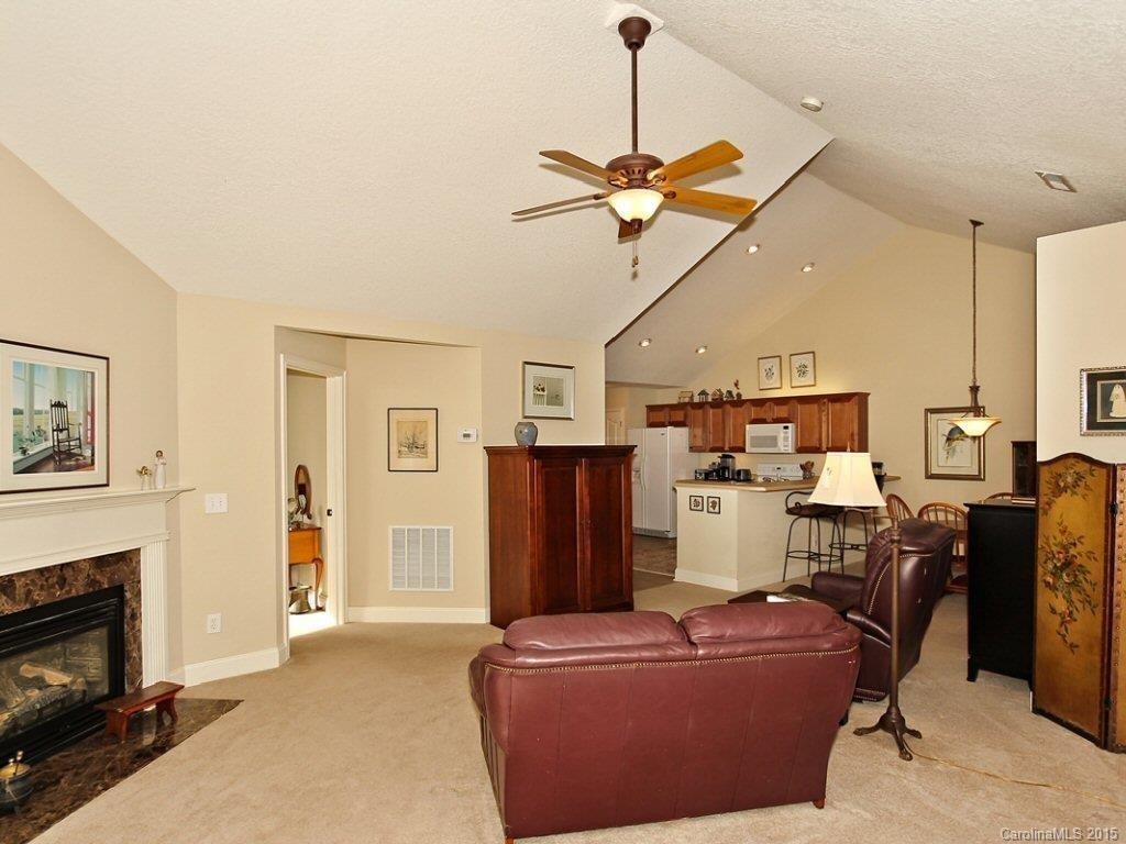 29 Cameo Drive #32-B - Photo 4