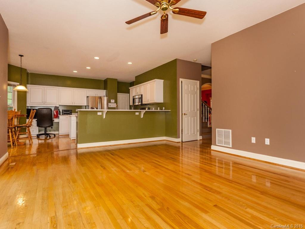 203 Weston Way - Photo 3