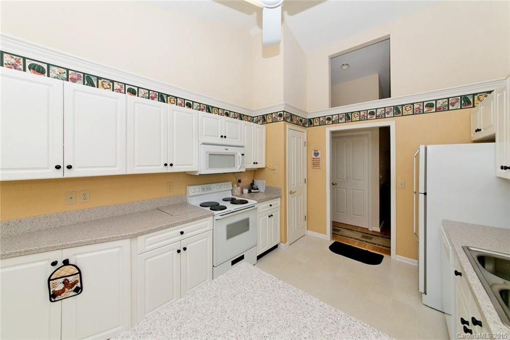 1032 Saddlebrook Drive #27 - Photo 10