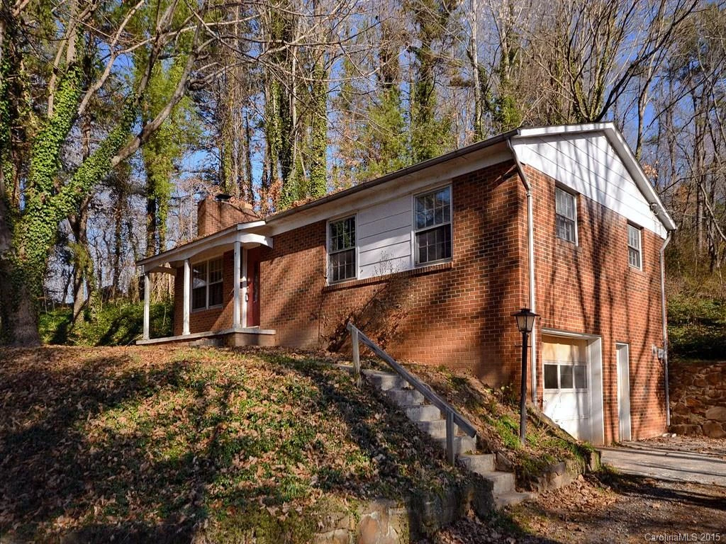 7 Lakeside Drive