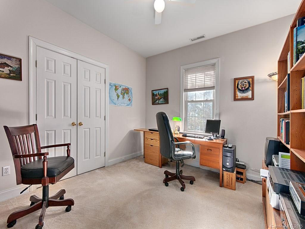 1054 Columbine Road - Photo 17