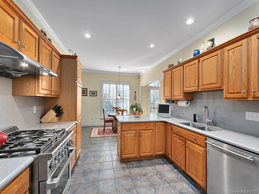 1054 Columbine Road - Photo 7