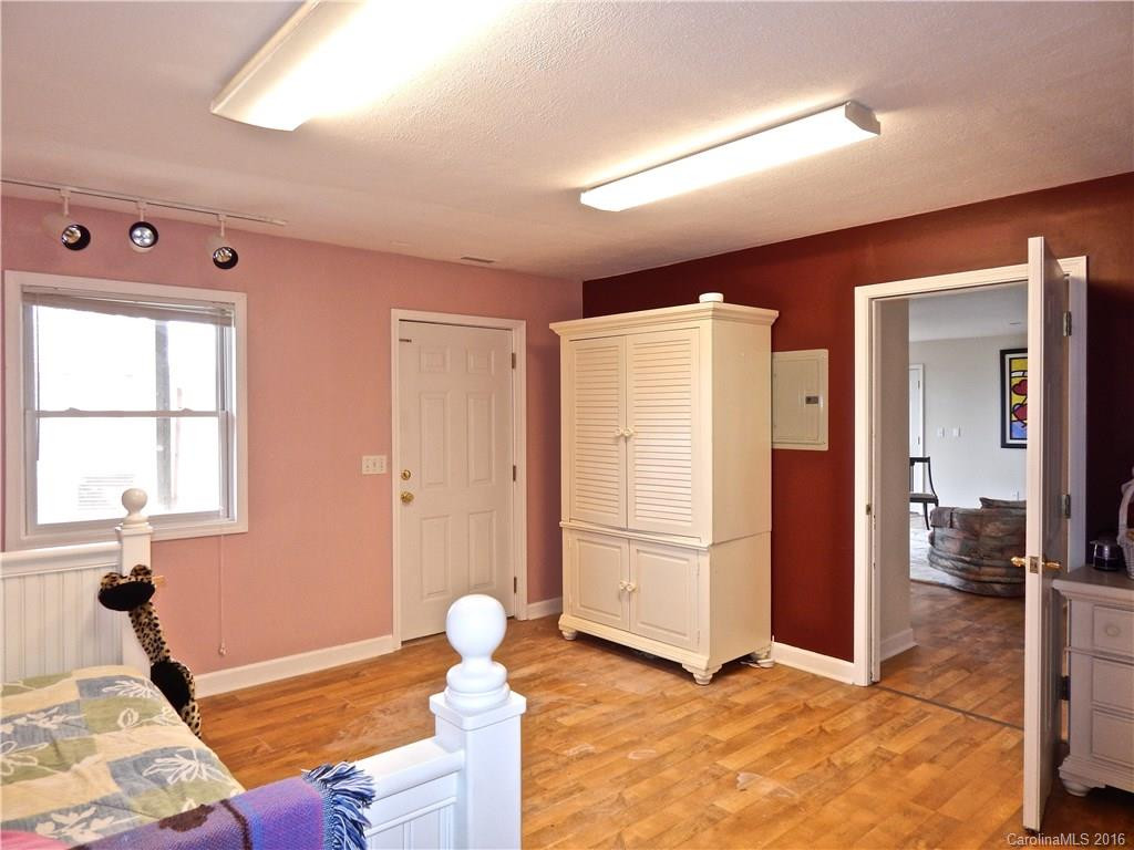 330 Mountain Laurel None - Photo 12