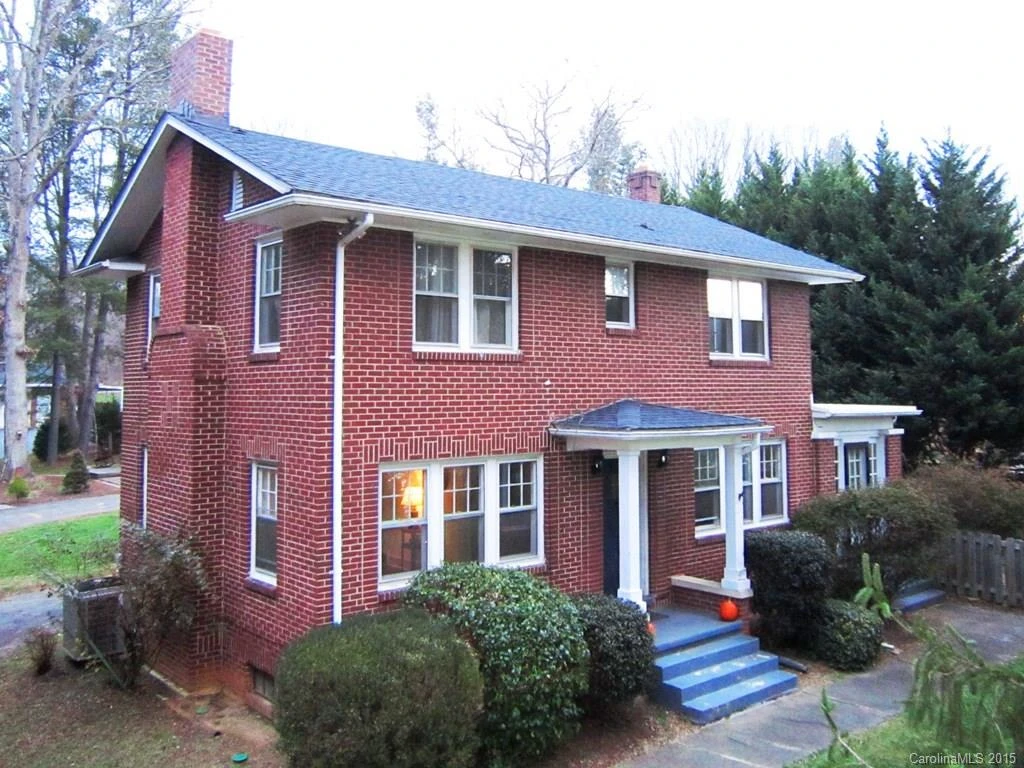 1076 Old Hwy 70 Road