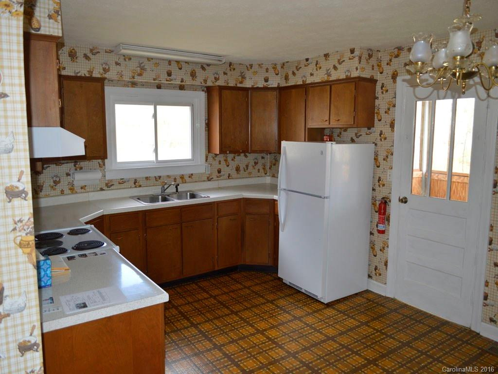 422 Village Road - Photo 4