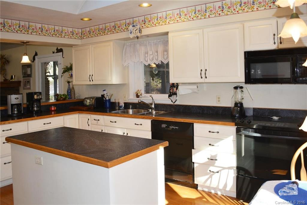 3 Bridle Path Court #4 - Photo 10