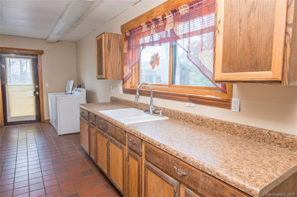 300 Biodome Drive - Photo 8