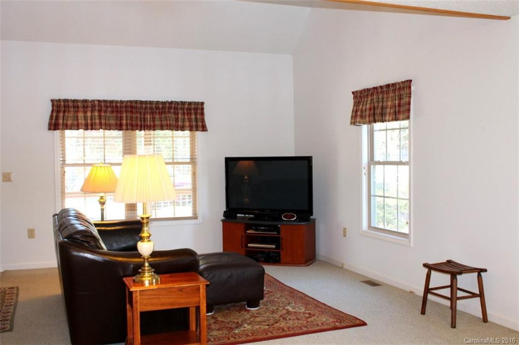 436 Hidden Lake Parkway - Photo 5