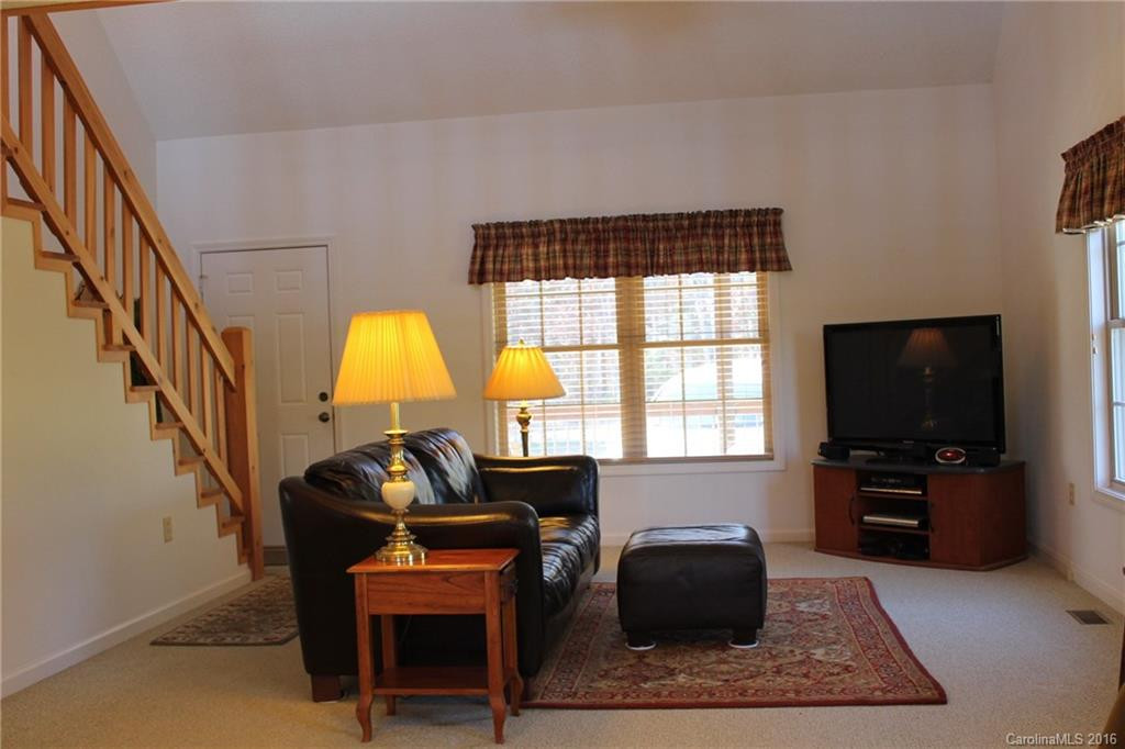 436 Hidden Lake Parkway - Photo 6