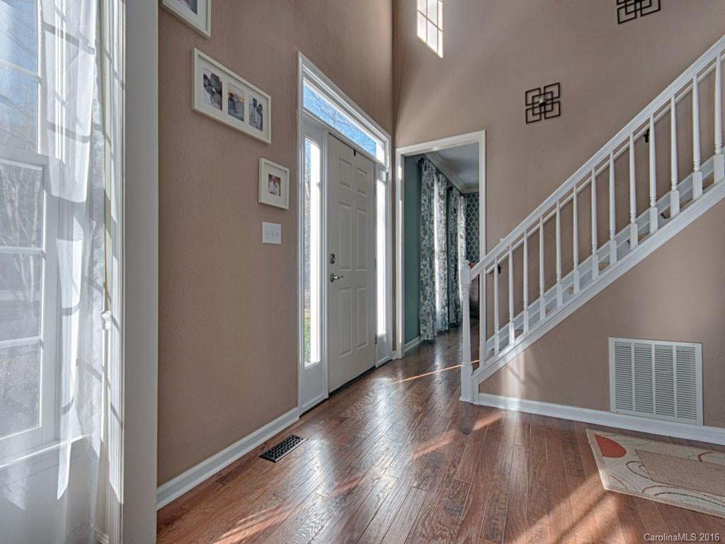 404 Silver Maple Court - Photo 2