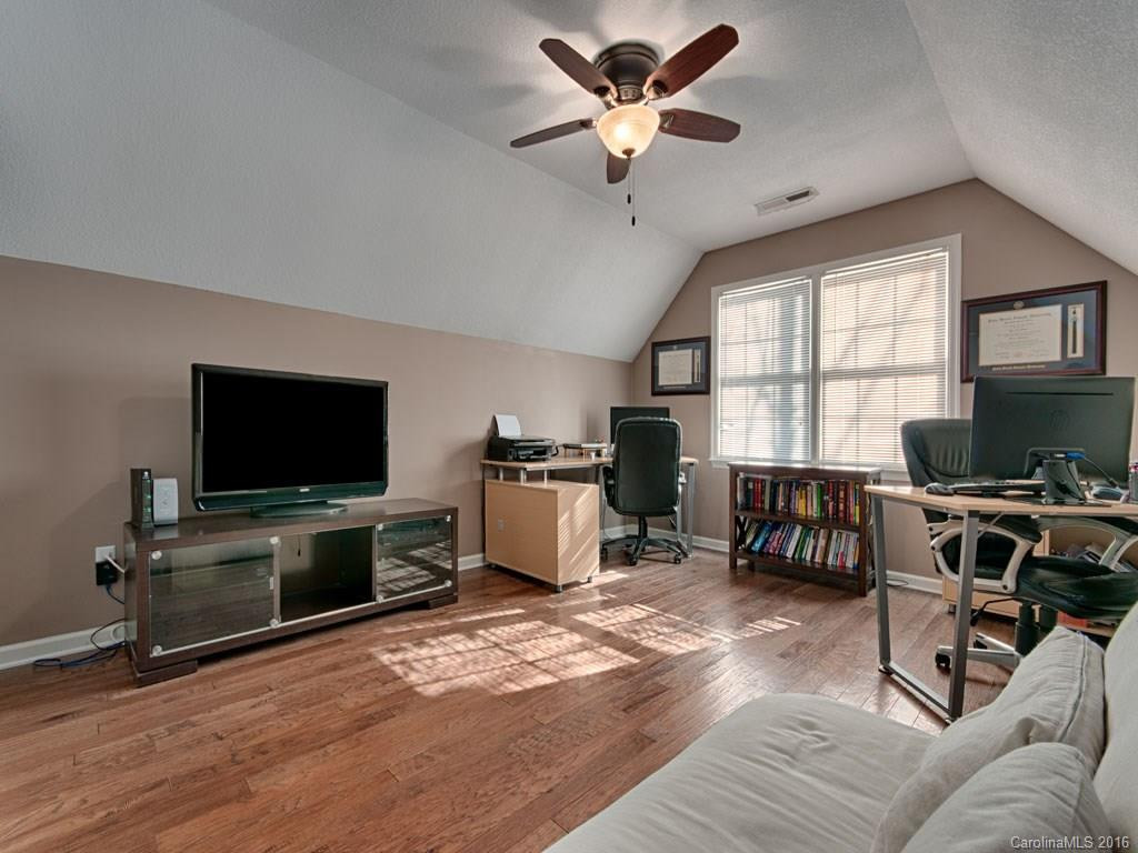 404 Silver Maple Court - Photo 9