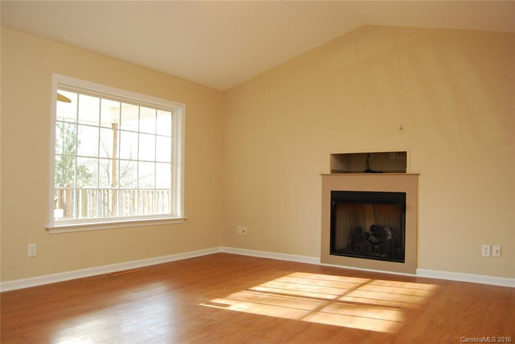 550 Lyndhurst Drive - Photo 5