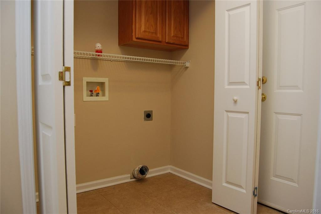 550 Lyndhurst Drive - Photo 8