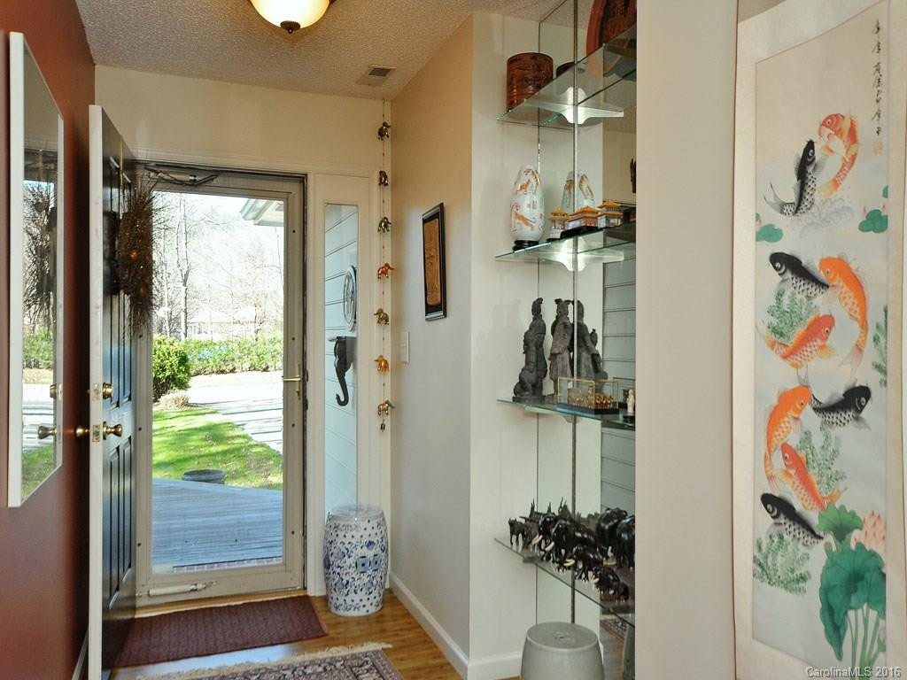 24 Leslie Lane - Photo 2