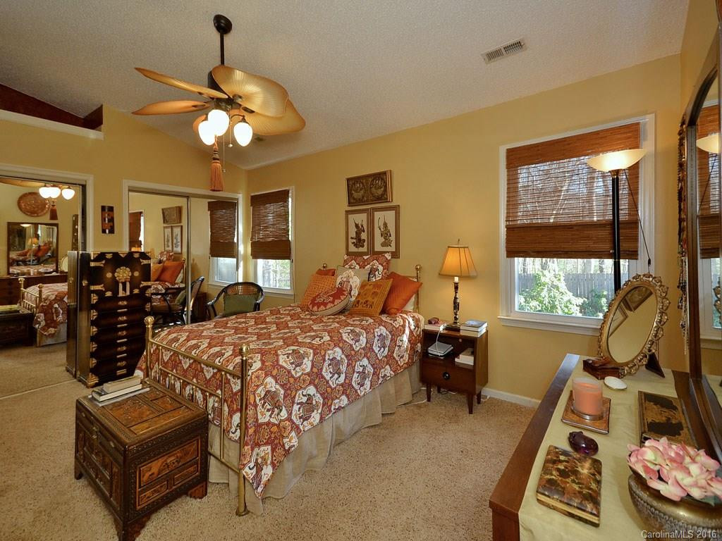 24 Leslie Lane - Photo 11