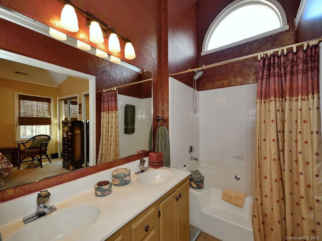 24 Leslie Lane - Photo 12