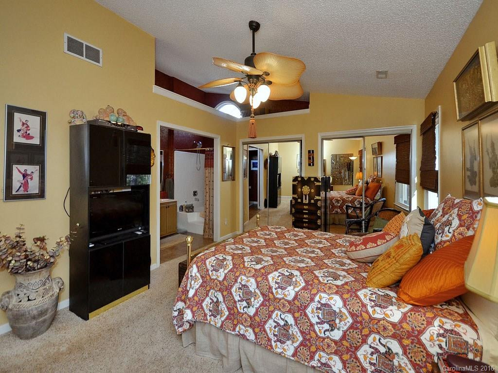 24 Leslie Lane - Photo 13