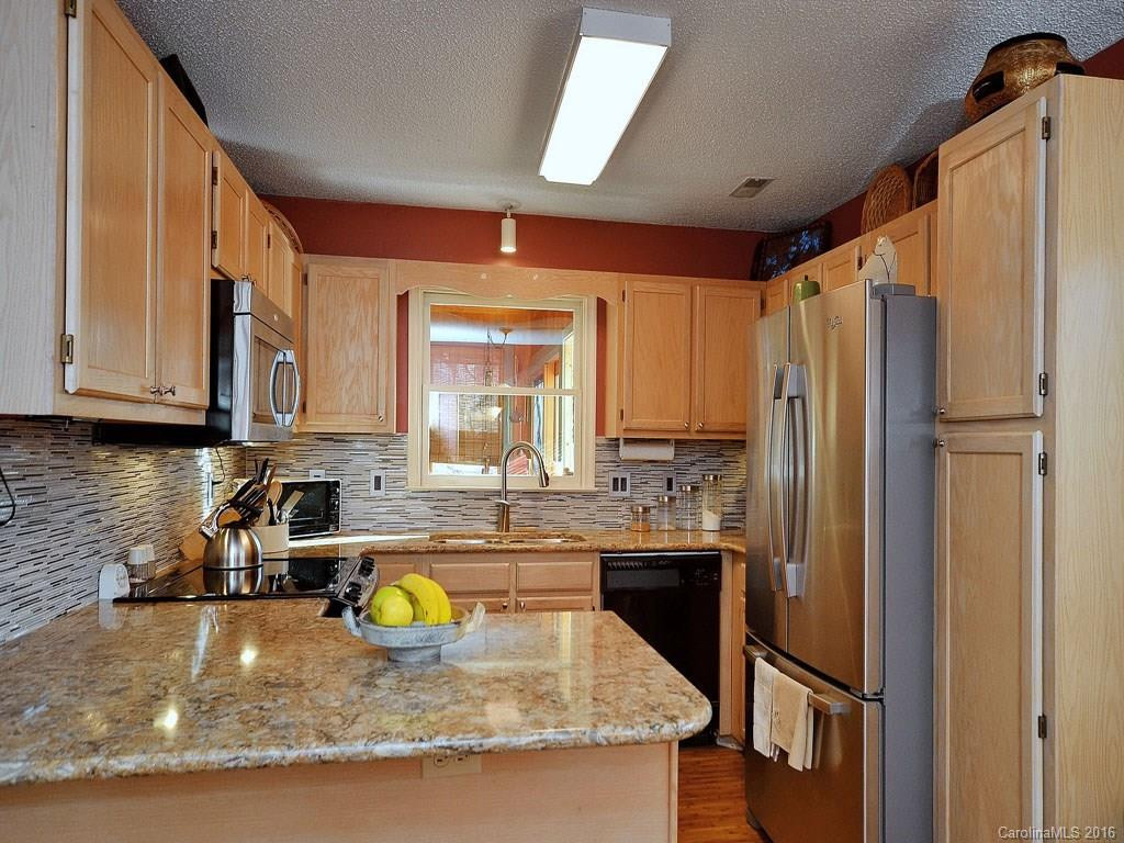 24 Leslie Lane - Photo 6