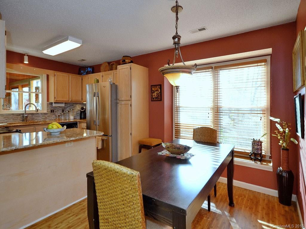 24 Leslie Lane - Photo 7
