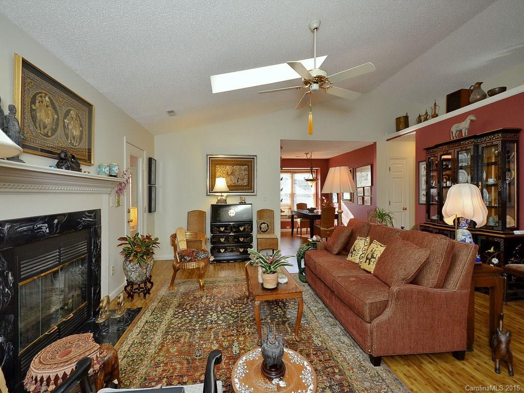 24 Leslie Lane - Photo 10