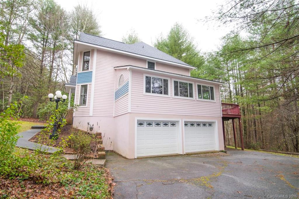 136 Woodhaven Drive - Photo 2