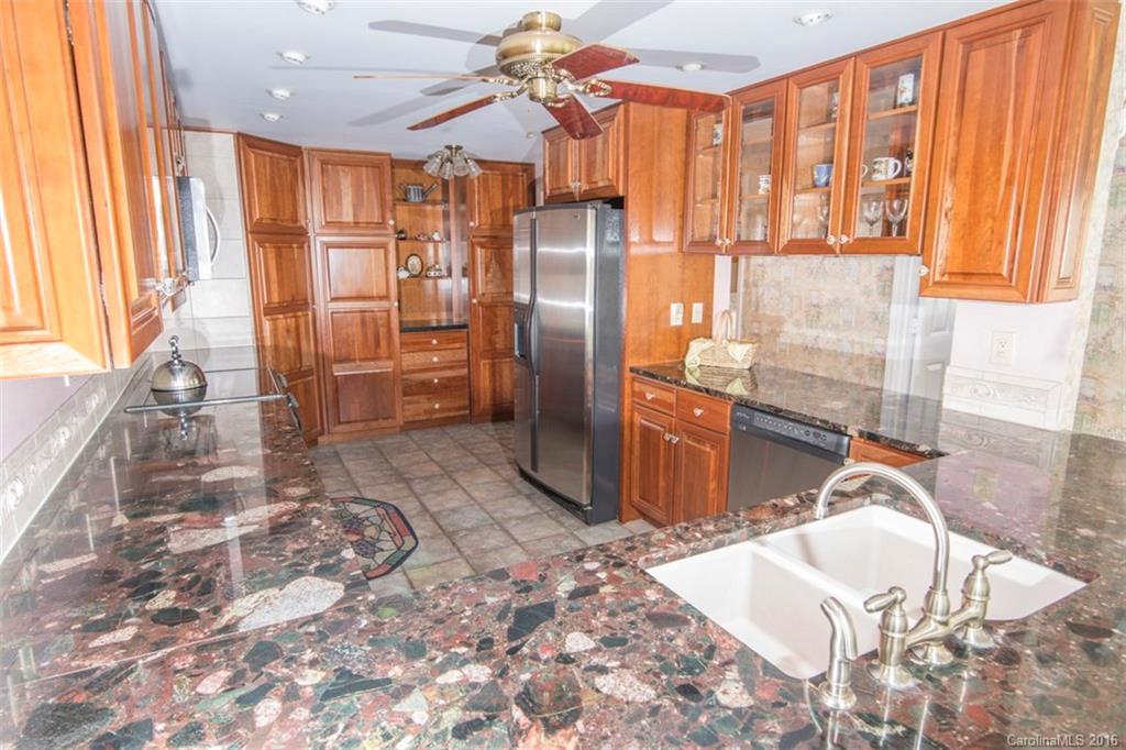 136 Woodhaven Drive - Photo 11