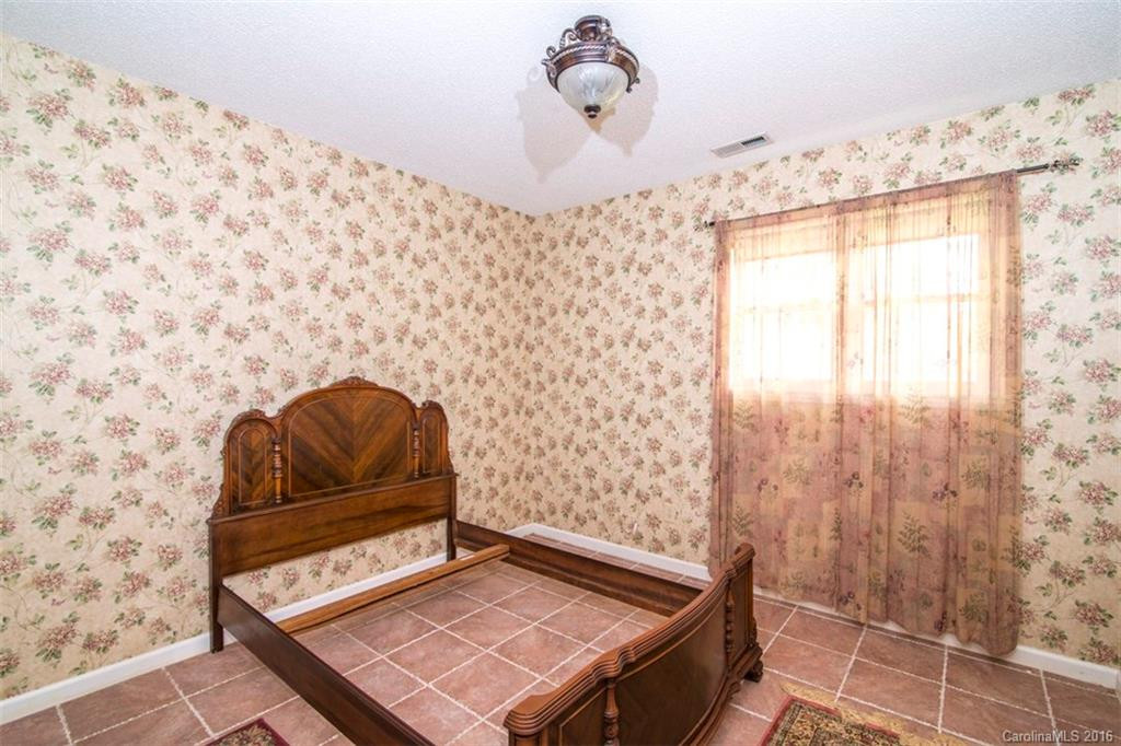 136 Woodhaven Drive - Photo 15