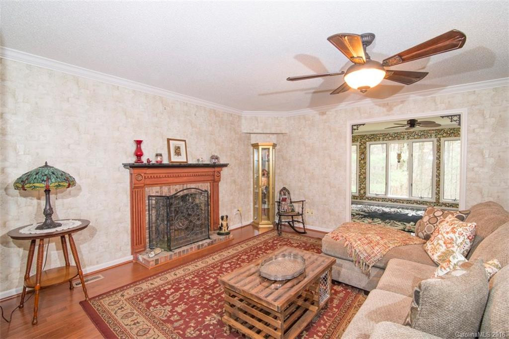 136 Woodhaven Drive - Photo 7