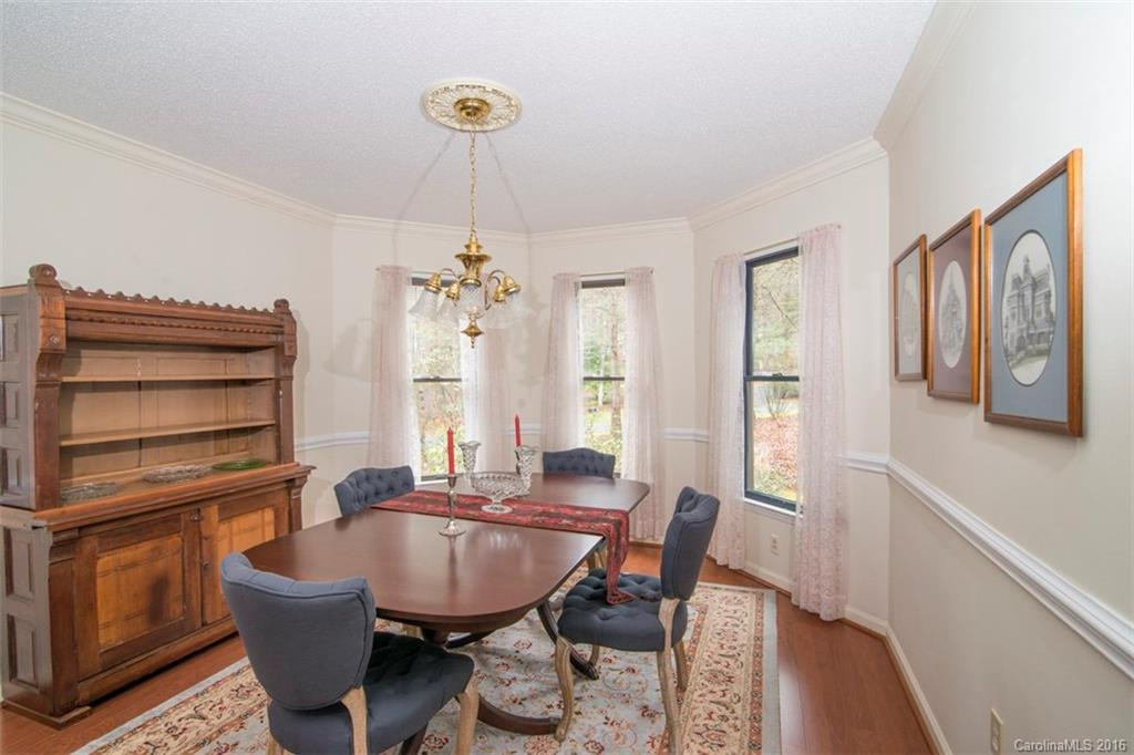 136 Woodhaven Drive - Photo 8