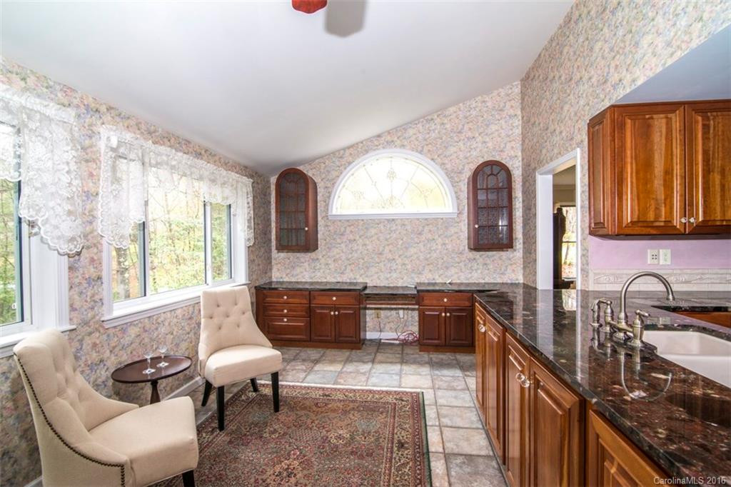 136 Woodhaven Drive - Photo 9