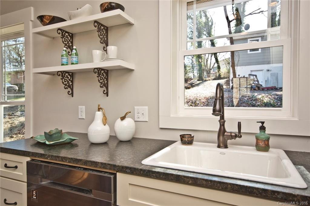 227 College Street - Photo 10