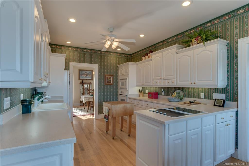 296 Wildwood Road - Photo 10