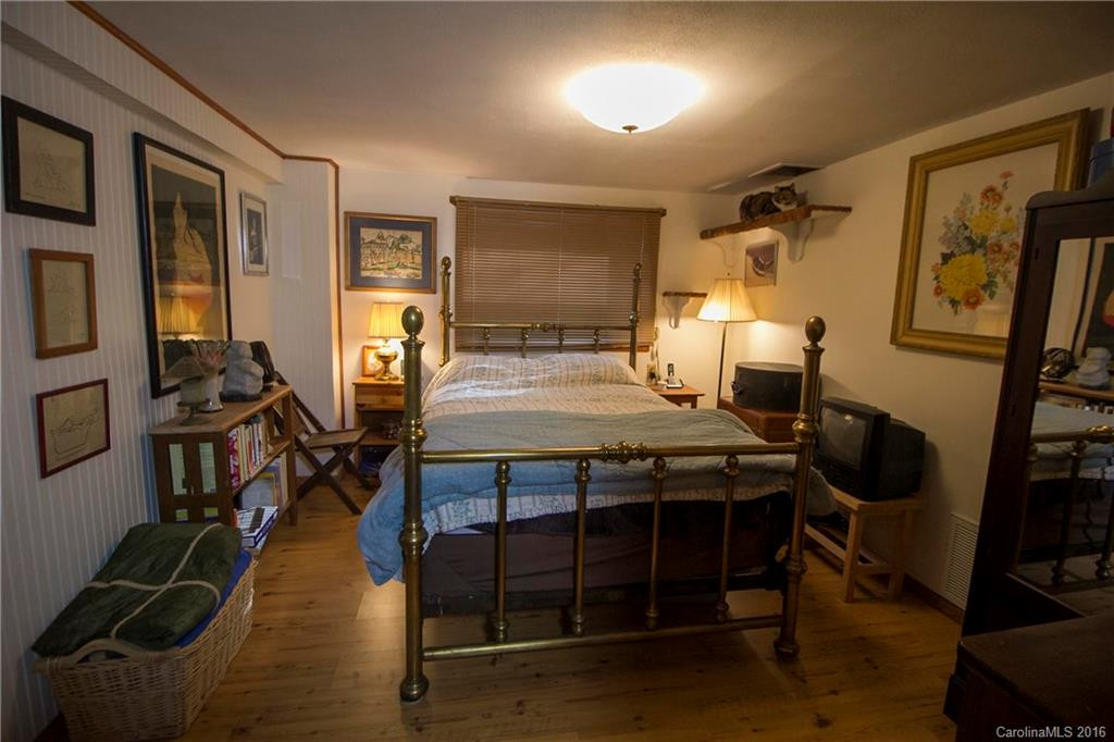 529 Barrett Road - Photo 11