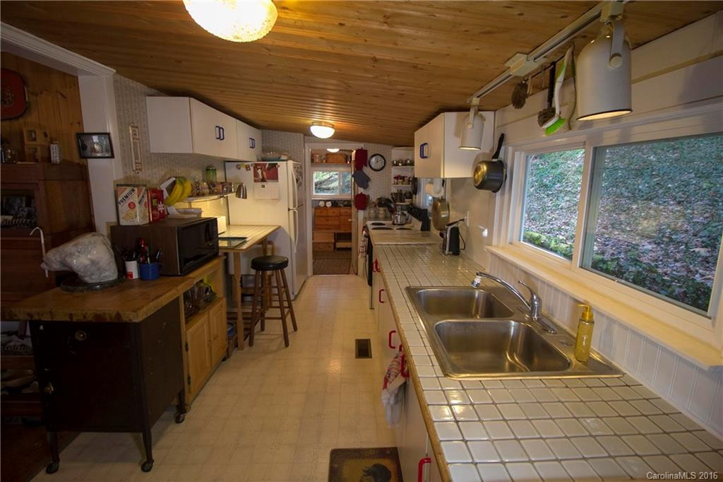 529 Barrett Road - Photo 4