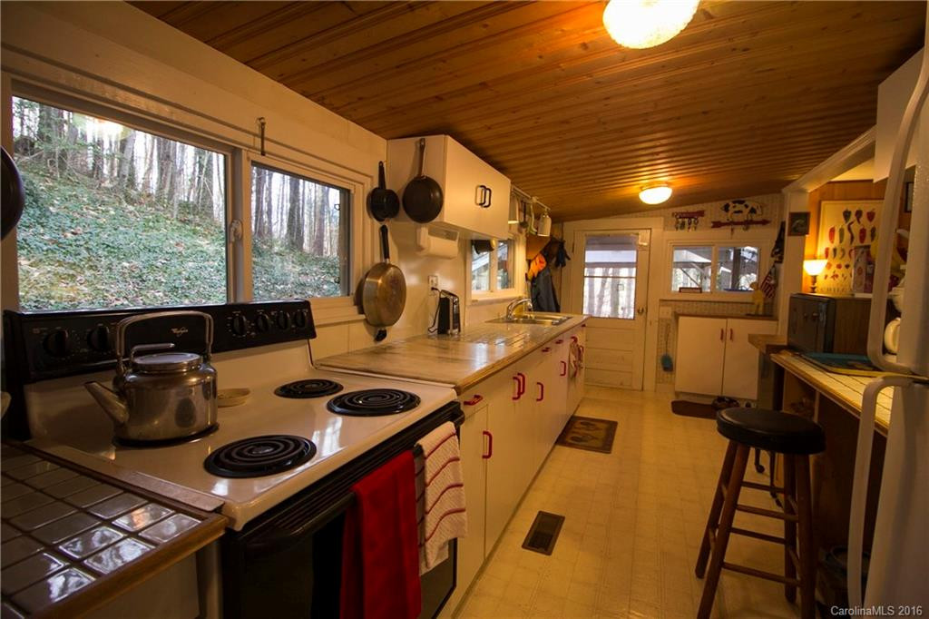 529 Barrett Road - Photo 5