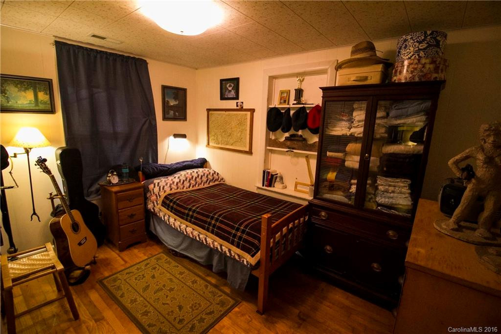 529 Barrett Road - Photo 9