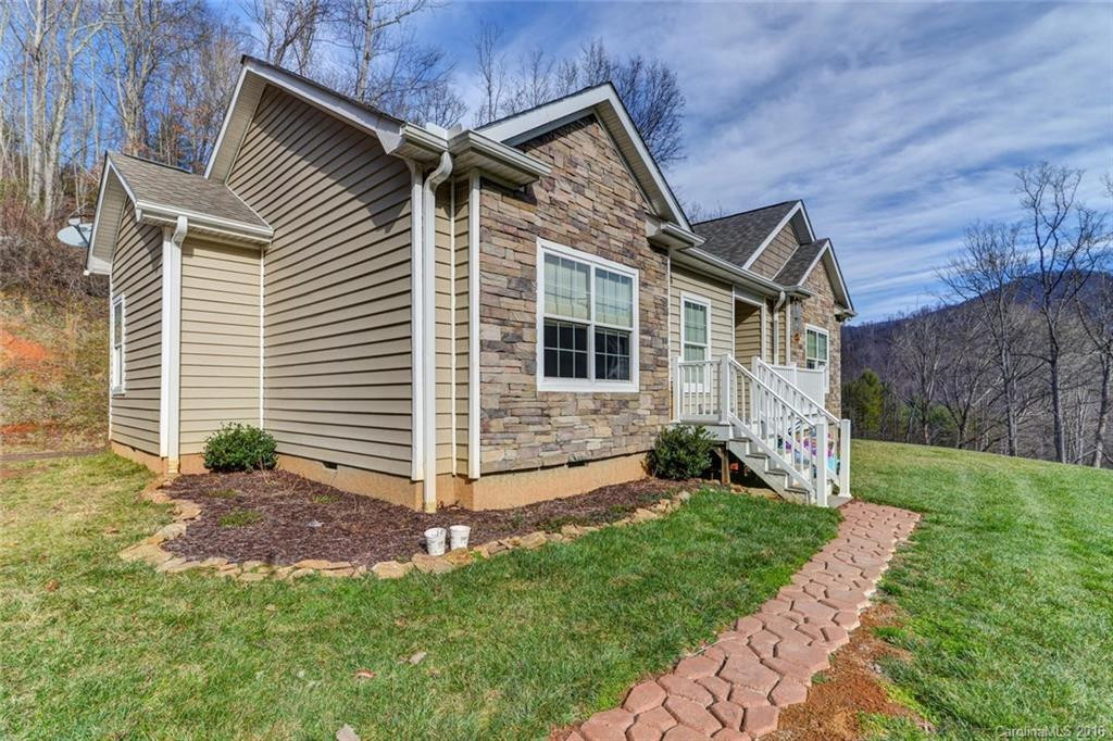 402 Reynolds Drive - Photo 2