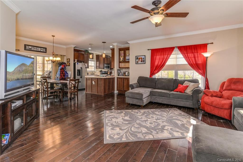 402 Reynolds Drive - Photo 5