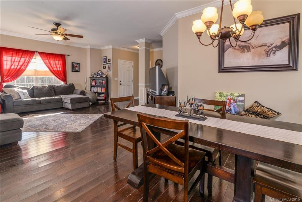 402 Reynolds Drive - Photo 6