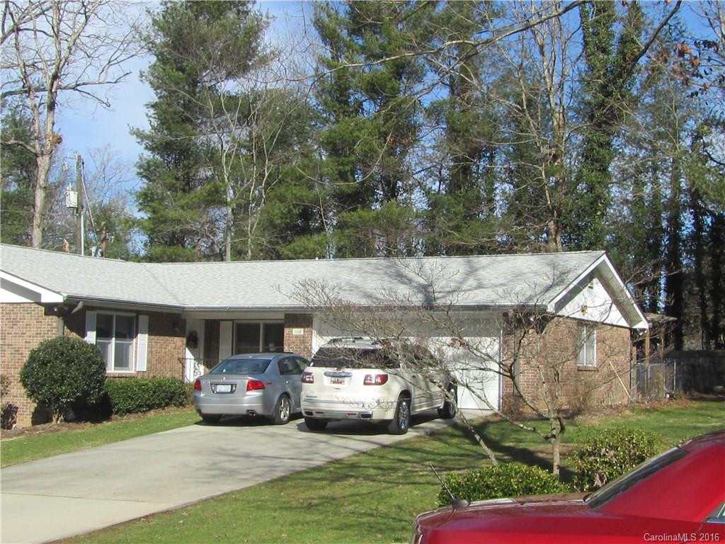 1008 Carousel Drive - Photo 2