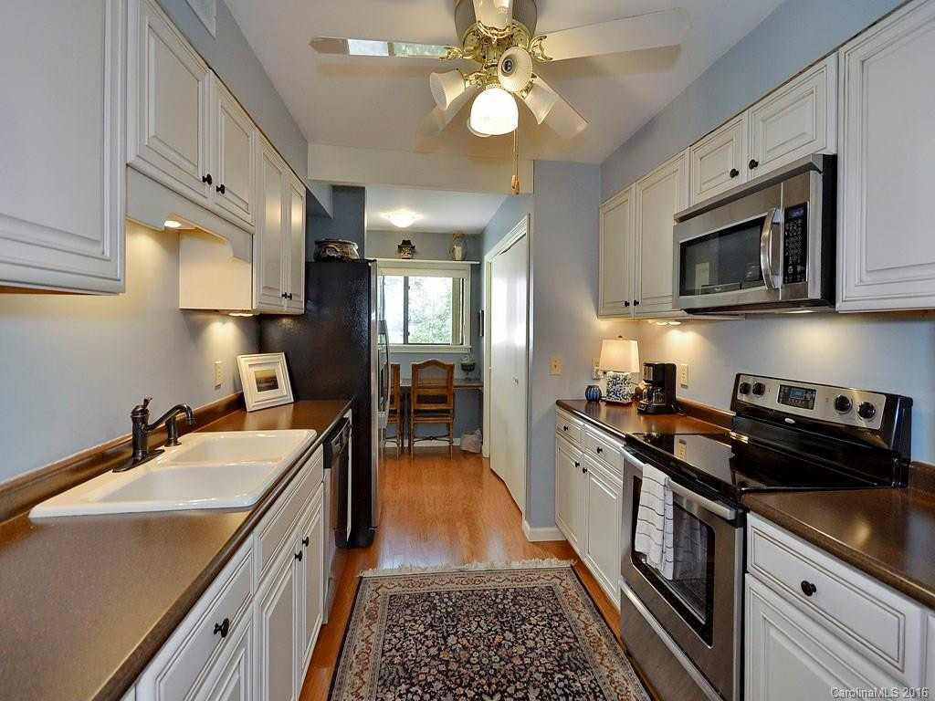 18 Lakemoor Lane #B - Photo 11