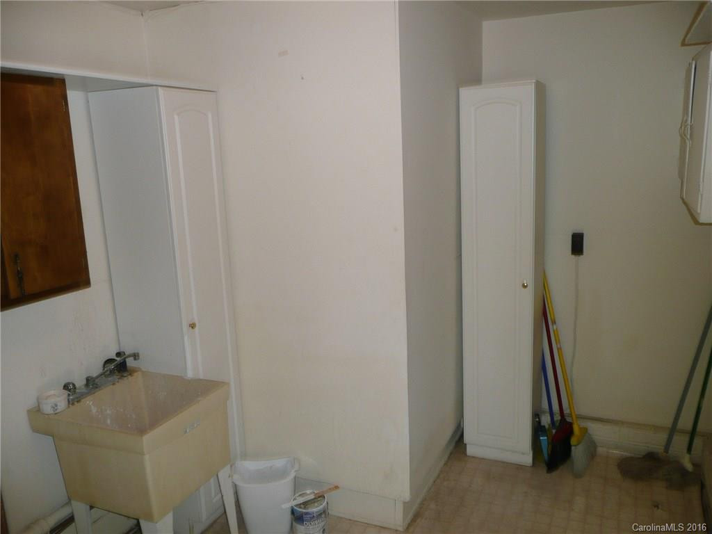 9 Pershing Road - Photo 12