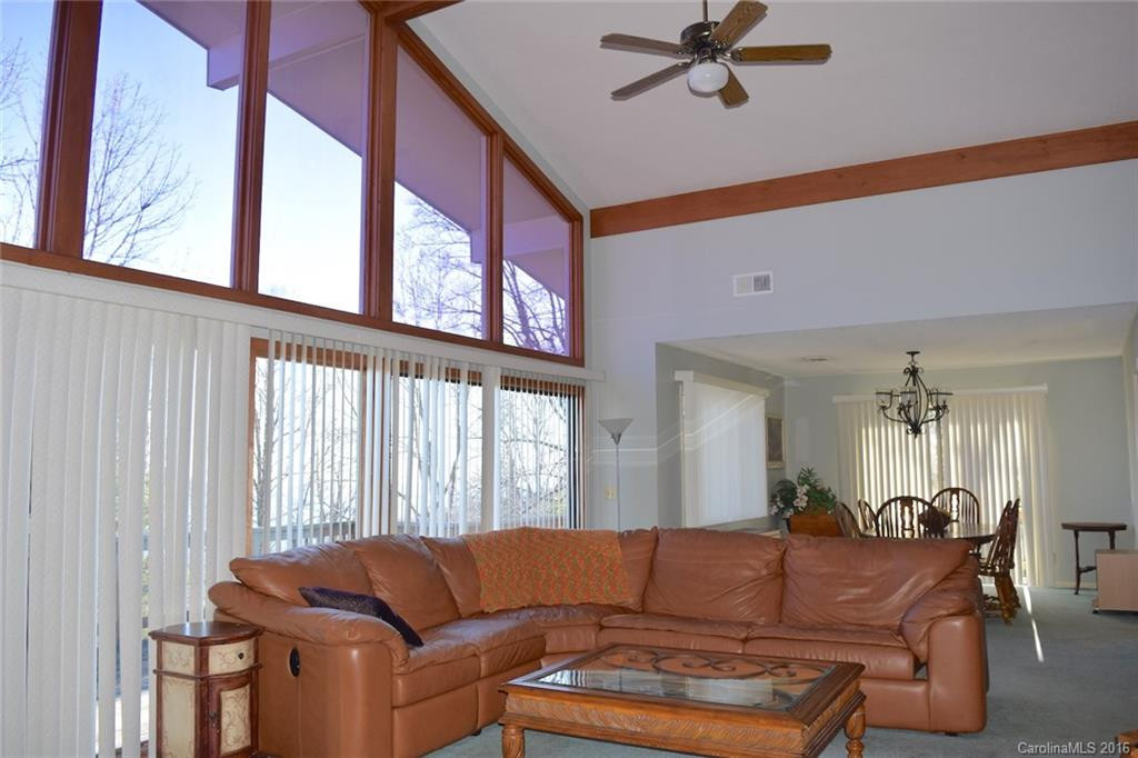 1309 Apple Lane - Photo 4